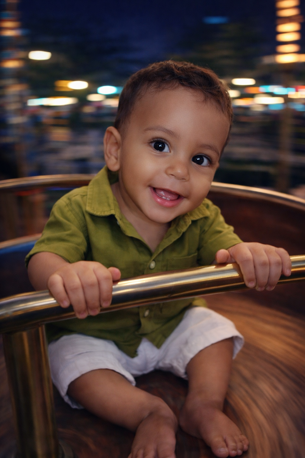 Versão criança no carrossel gira gira