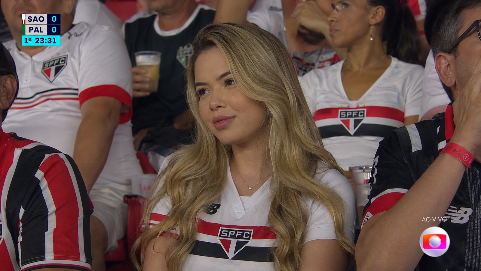 Como fazer a trend arquibancada do estádio com IA no ChatGPT 1 Exemplo da trend arquibancada do estádio criada com IA